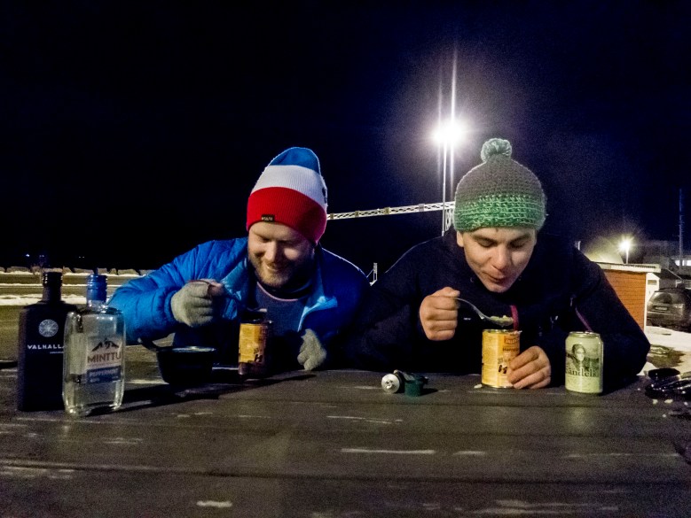 Illallinen lauttarannassa